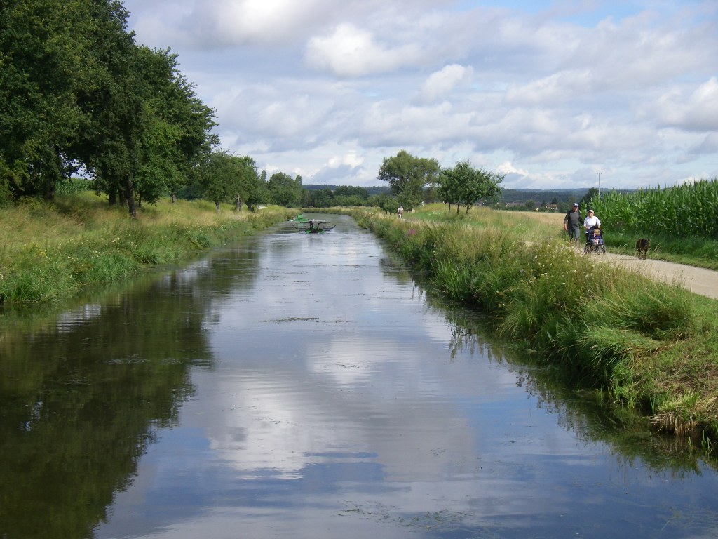 Gewässer-Enkrautung durch Mähboote